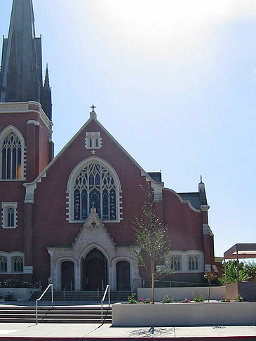 Kirche im Vorort Foto 