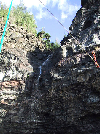 Höhlen in der Steilküste Fotos